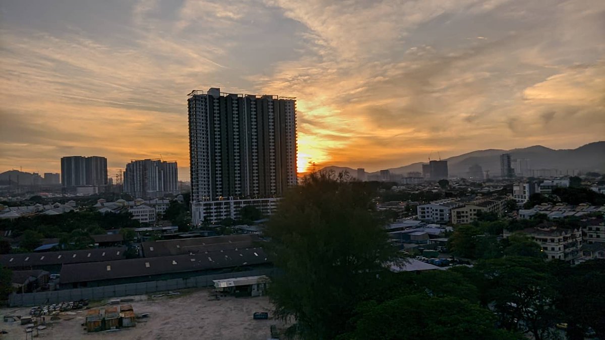 “When the sun has set, no candle can replace it.” #nature #sunset #viewfromthetop #gcam #dumpling #clouds #hdr #majesticearth #love @ Kuala Lumpur, Malaysia instagram.com/p/CDtoPn1hs9j/…