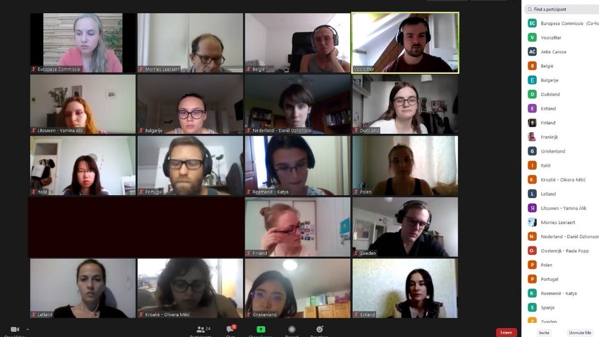 De studenten in het traject Media en Politiek van de Taalunie Zomercursus Nederlands debatteerden donderdag over asiel en migratie. Bedankt aan het Europahuis Ryckevelde om dit mogelijk te maken! #2020TZN

Meer weten?…iezomercursusnederlands.wordpress.com/2020/08/07/deb…