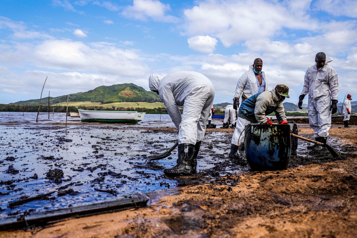 bbgoriginals's tweet photo. LOOK: People in Mauritius have been working around the clock trying to reduce the damage to the Indian Ocean island from an oil spill after a ship ran aground on a coral reef https://t.co/ktHNzRG0cj