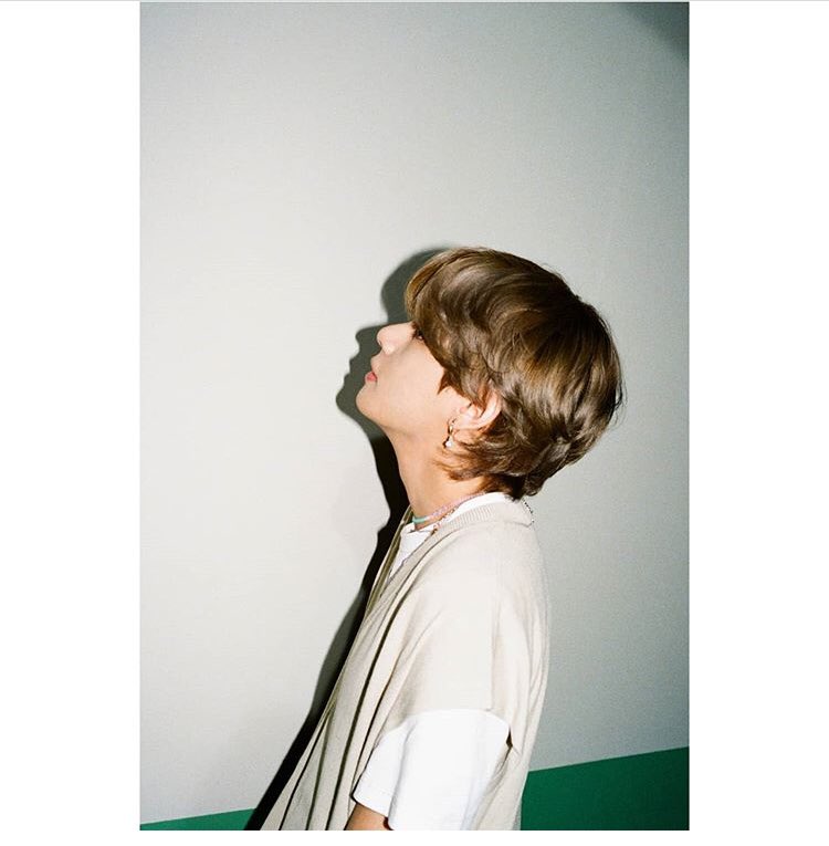pyt_taehyung's tweet photo. Bitches be freaking out over taehyung light brown hair like he never had it before.... I’m bitches 😗 HE LOOKS SO GOOD UGH #1stDynamiteTeaser https://t.co/c8xIsyamXT