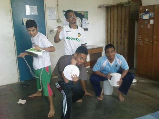 HarizIzham's tweet photo. One of Avengers original concept 🤪. 2010 #MarvelsAvengers
Guess which one is which~ 😂😂😂
#KMPP https://t.co/q6TnvZb3jf