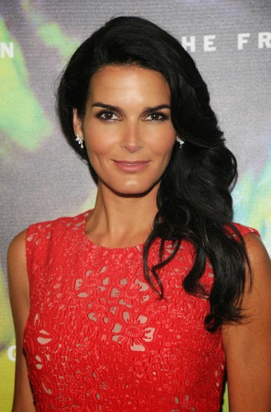 Happy Birthday to Angie Harmon who turns 48 today! 