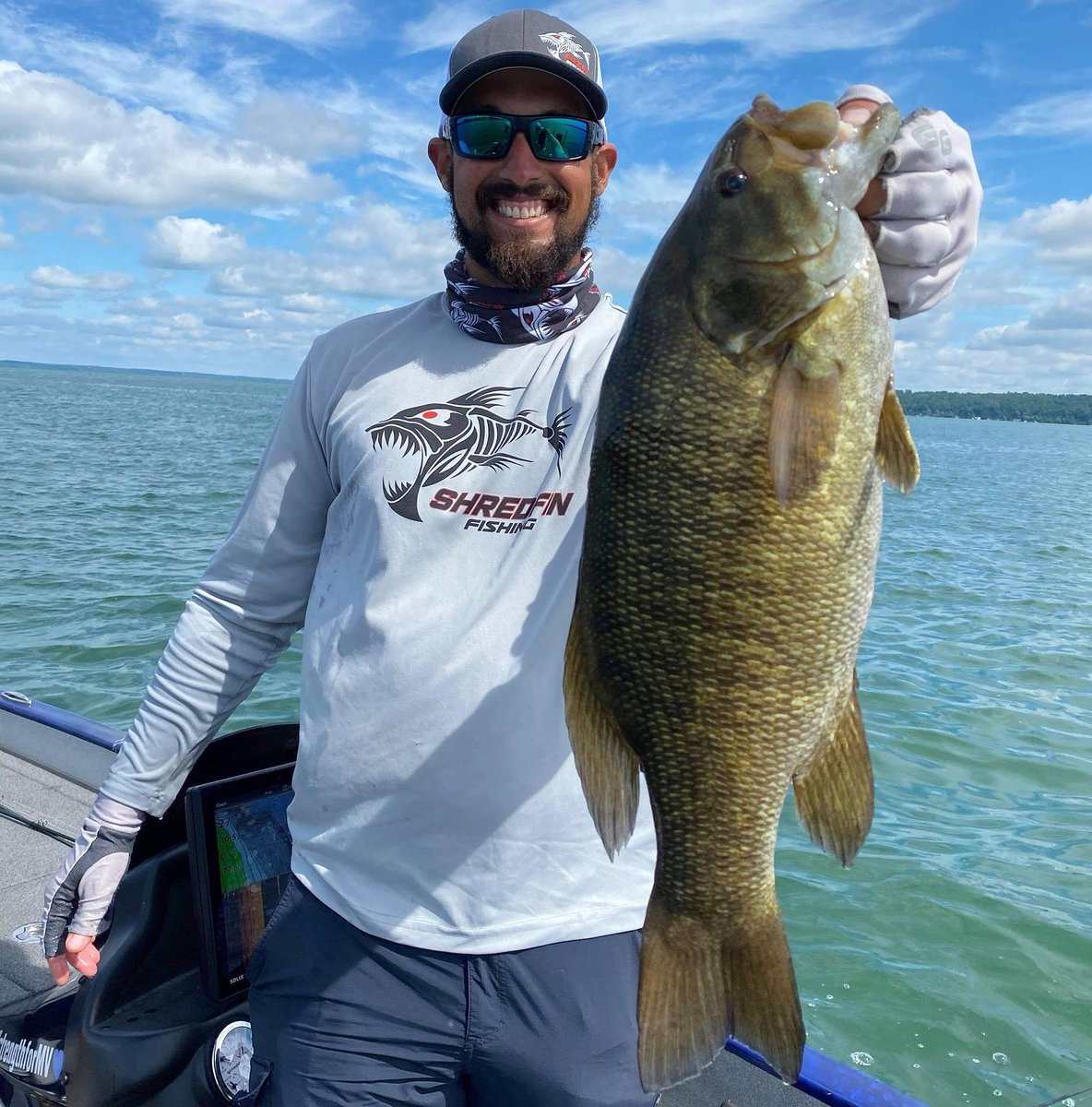 #Bassmaster Elite Series Pro Destin DeMarion with a nice smallie from Cayuga Lake, New York.
<a href="/Destinedtofish/">Destin DeMarion</a> 
#shredfin #fishing #bassfishing #cayugalake #basselite