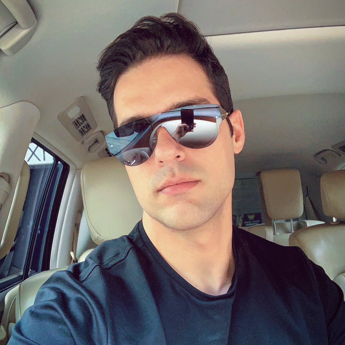 Que tengas un lindo inicio de semana 🌹🕺🏻🔥 !!! ▶️ open.spotify.com/album/0ufBz4rH… #lennydelarosa #muisc #latinmusic #Reggaeton