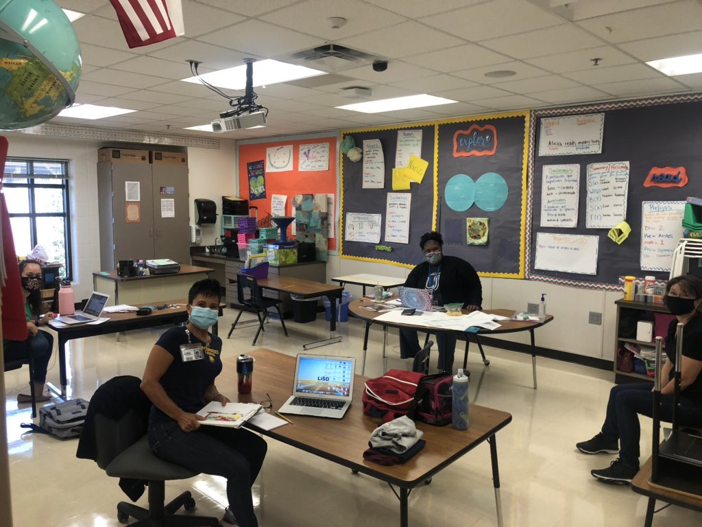 ValdesNativ's tweet image. So proud of all of our teachers learning together with social distance @LewisvilleES #ponystrong
