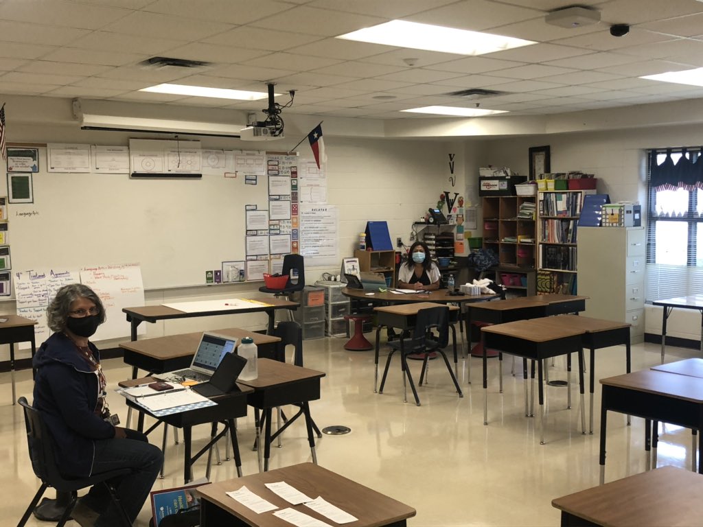 ValdesNativ's tweet image. So proud of all of our teachers learning together with social distance @LewisvilleES #ponystrong