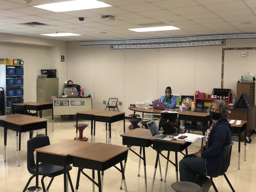 ValdesNativ's tweet image. So proud of all of our teachers learning together with social distance @LewisvilleES #ponystrong