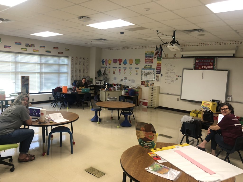 ValdesNativ's tweet image. So proud of all of our teachers learning together with social distance @LewisvilleES #ponystrong