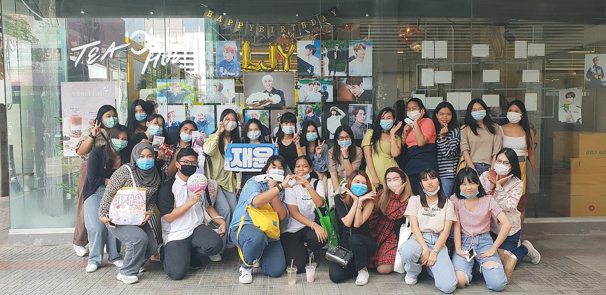 TeamJY0809's tweet photo. 🎉🐣𝑱𝑨𝑬𝒀𝑶𝑶𝑵 𝑩𝑰𝑹𝑻𝑯𝑫𝑨𝒀​ 𝑷𝑹𝑶𝑱𝑬𝑪𝑻 𝑻𝑯 🐣

✨🎂 CAFE EVENT 🐥

พรุ่งนี้เป็นวันสุดท้ายของคาเฟ่แล้วนะคะพันทาจี ใครสะดวกแวะไปถ่ายรูปกับพี่แจยุนกันได้น้า ประมาณ 11:30 - 14.00 น. ที่ Tea ’O’ Holic สยามสแควร์ ซอย 2 💕

#0809imhereforyoon
#HAPPYJAEYOONDAY
#JAEYOON #SF9 https://t.co/8hFjxZffXN