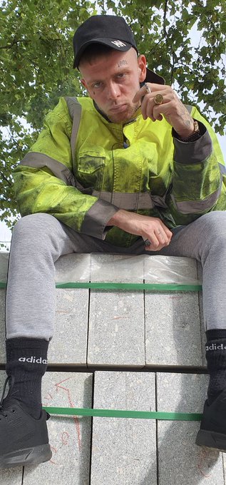 4 pic. I’m bored?, rt if you wanna come get naughty with me! ???

Construction worker by day!
Top shagger