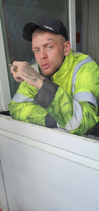3 pic. I’m bored?, rt if you wanna come get naughty with me! ???

Construction worker by day!
Top shagger