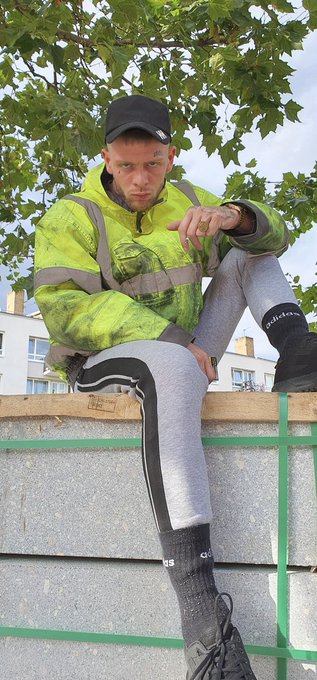 1 pic. I’m bored?, rt if you wanna come get naughty with me! ???

Construction worker by day!
Top shagger