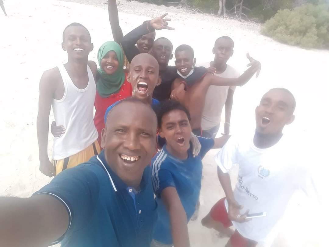 23Kidar's tweet photo. #Djibouti

LES JEUNES DU VILLAGE DE GOUBETTO À L ÎLE MAUCHA DANS LE CADRE DE LA JOURNEÉ MONDIAL DE LA JEUNESSE ORGANISÉ PAR LE #SEJS. https://t.co/10pqFQt0mp