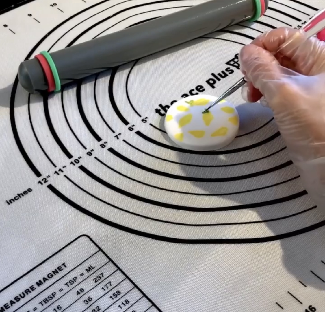 TheAcePlus1's tweet image. Lovely work @sweetly.stephanie 😍 Using The Ace Plus Silicone Pastry Mats as well 💯

#theaceplus #Nonstickmat  #Bakingutensils #torontobakers #canadatogether #homemade #cbcbakingshow #greatcandianbakingshow #homebaker #macarons #macaronsinstagram #homemade #torontobaker #fun