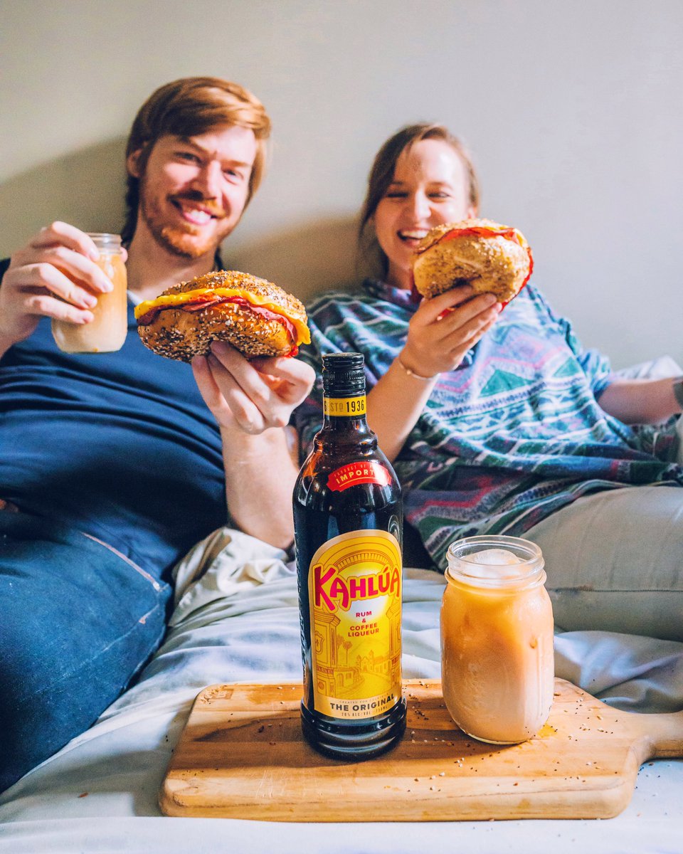 theninabobo's tweet photo. #ad Forget mimosas,try @kahlua iced coffee cocktails for brunch in bed☕️It’s an easy way to upgrade brunch with ingredients you already have: 1 pt Kahlúa, 2 pts iced coffee, and 1 pt milk. My bf was so pleased when I paired them with pastrami, egg&amp;cheese bagels #KahluaPartner https://t.co/jJYgC6jivX