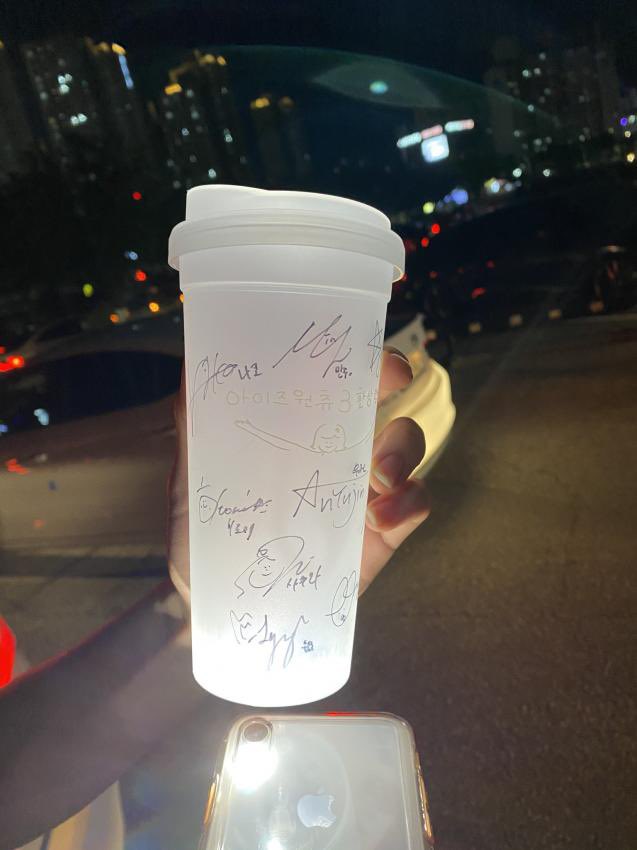 izonesfeather's tweet photo. izone said drink your water bitxh https://t.co/kfo6TYATZZ