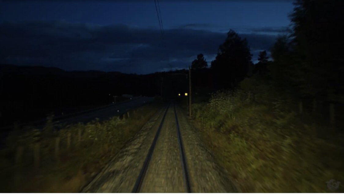 takami's tweet image. ノルウェーの鉄道からの
リアルタイム配信を
一日中流して
仕事してる2020年の夏☀️

CAB VIEW: Live chat and Stream from the Bergen Line, Norway
#TrainDriversView #BergenLine #Cabview

m.youtube.com/watch?v=ZHgXfh…