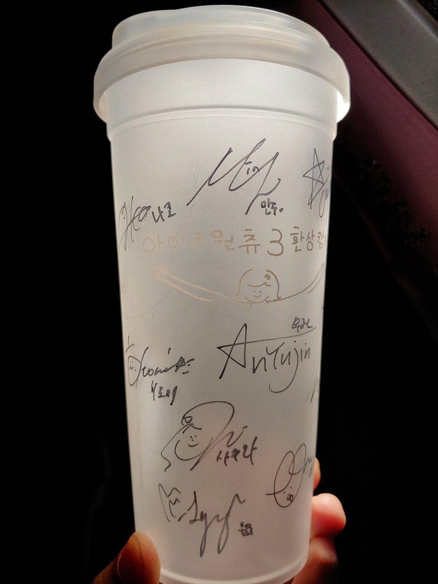 izonesfeather's tweet photo. izone said drink your water bitxh https://t.co/kfo6TYATZZ