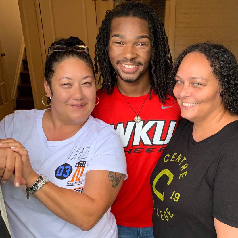AveryWe11s's tweet photo. Celebrating life and my accomplishments with my family before I part to begin my journey on the hill at @WKU ❤️
They wanted me to tell you guys “GO TOPS!” #WKUCoed #TopsOnTop #GoTopsGo #WKU24 @CheerWKU @WKUAdmissions @WKUISEC https://t.co/kGgLu1Vghr