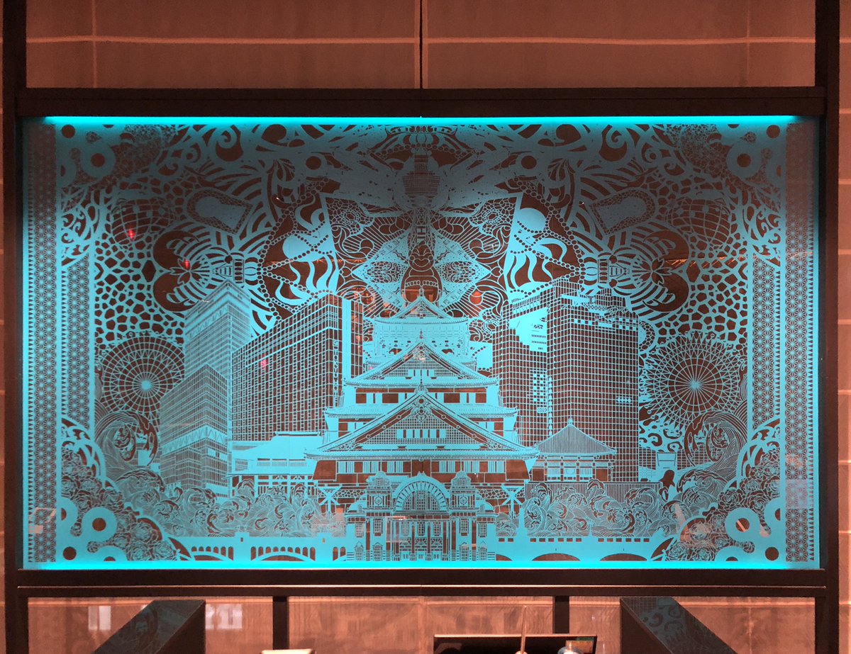 切り絵で作った大阪の街。
デザインをホテルのフロントに使って頂いております。

けっこうデカいです。

#切り絵 