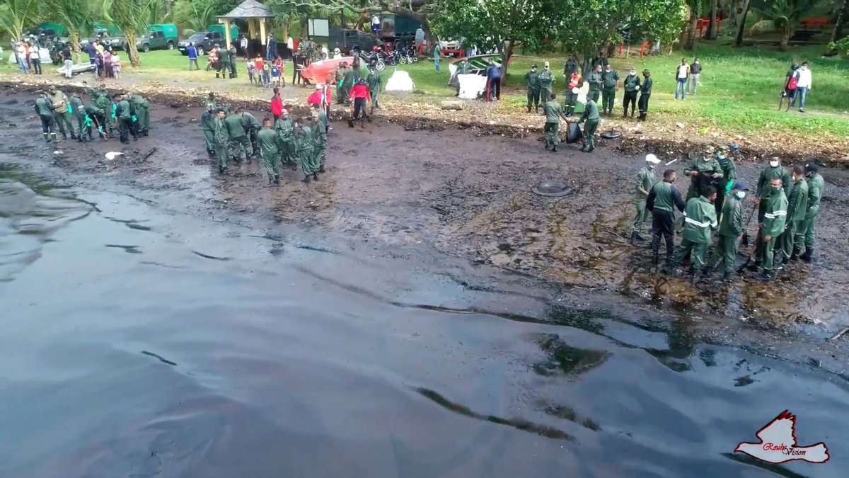 anil_kumar2024's tweet photo. It is Absolutely worrying that Mauritius is going through an ecological crisis. However, Mauritians have set an example that unity is the strength by coming together to help and clean the oil spill by MV Wakashio. #mauritius #unityisstrength #volunteers #kudos #oilspill #wakashio https://t.co/51ChONognR