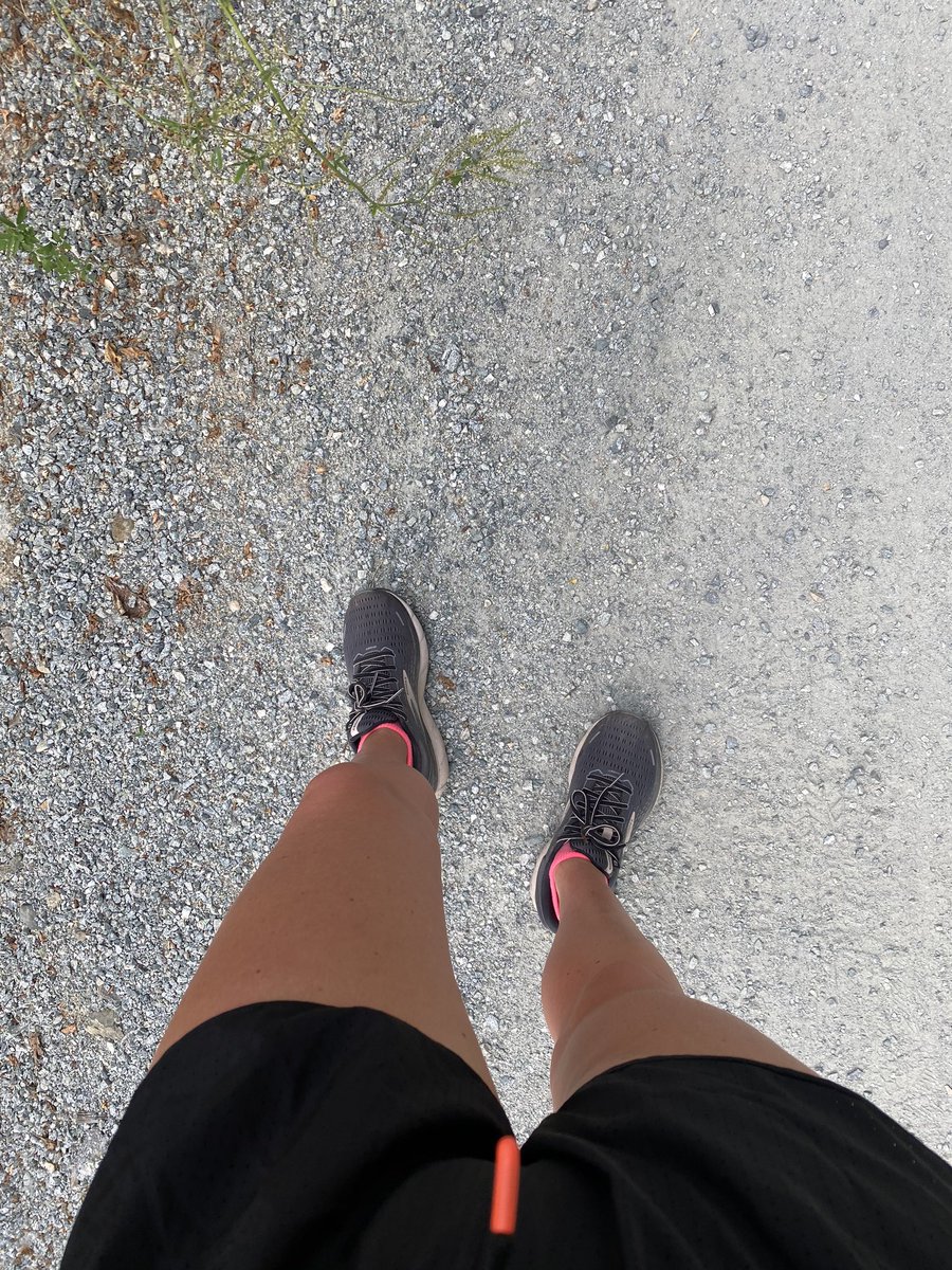 keeprunningkris's tweet photo. Rest day 5K along the creek! Out early to beat the Kelowna heat! Love taking a break from the cement/pavement for softer ground #run #runforrivs #runstreak #day254 #kelowna #runneronvacation #missioncreek #gvrat1000k #canadianrunner #calgaryrunner #greatcanadiancrossing https://t.co/u0HoqvgdfH