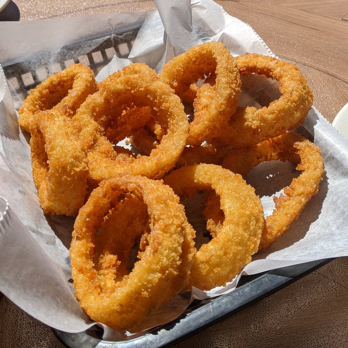 MagicInAMeal's tweet photo. Onion rings at Beach Deck BBQ &amp; grill, near Hampton Beach NH
.. 
Onion rings have to be one of the most underrated and ignored finger foods of all time!! On with the side with a burger and a wrap, this one was a delicious sidekick!  🌟🌟
#ThingsToEatInBoston #BostonMA #BostonFood https://t.co/Bo9upuqVNt