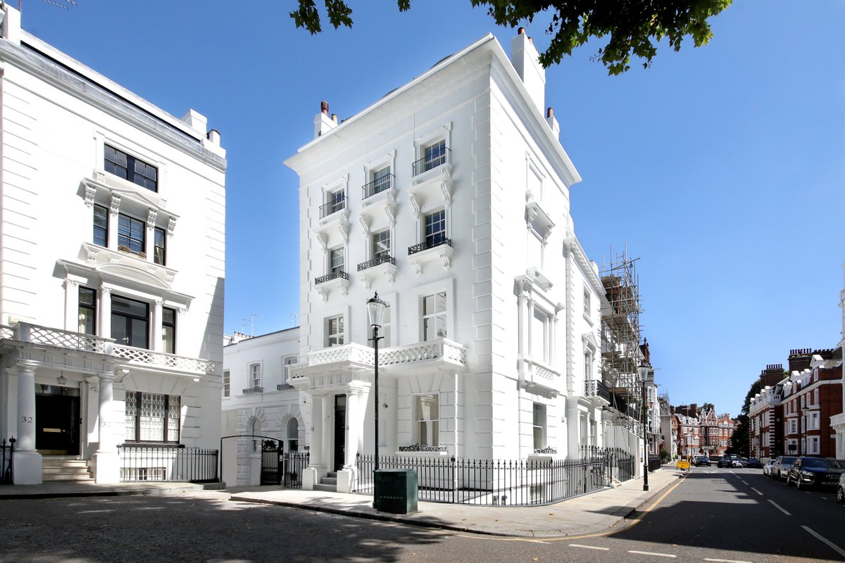 Over the past year, our award-winning #restoration team has had the pleasure of working on two exceptional Grade II Listed properties in #Knightsbridge. The first was this extraordinary six-storey detached house on a sought-after garden square bit.ly/OctagonBespoke
