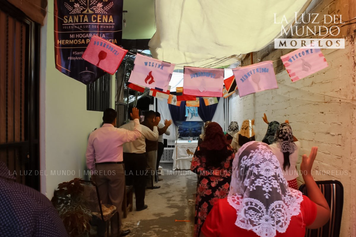 lldmmorelos's tweet photo. #LaLuzDelMundo en #Morelos #México se unió a millones que, en más de 60 naciones recibieron fraternal #bienvenida a la más grande celebración espiritual #SantaCena2020; mediante emotivo mensaje del #ApóstoldeJesucristo #NaasónJoaquínGarcía. #SC2020 #lldm #LLDMmorelos @iglesialldm https://t.co/VzCe6klSrY