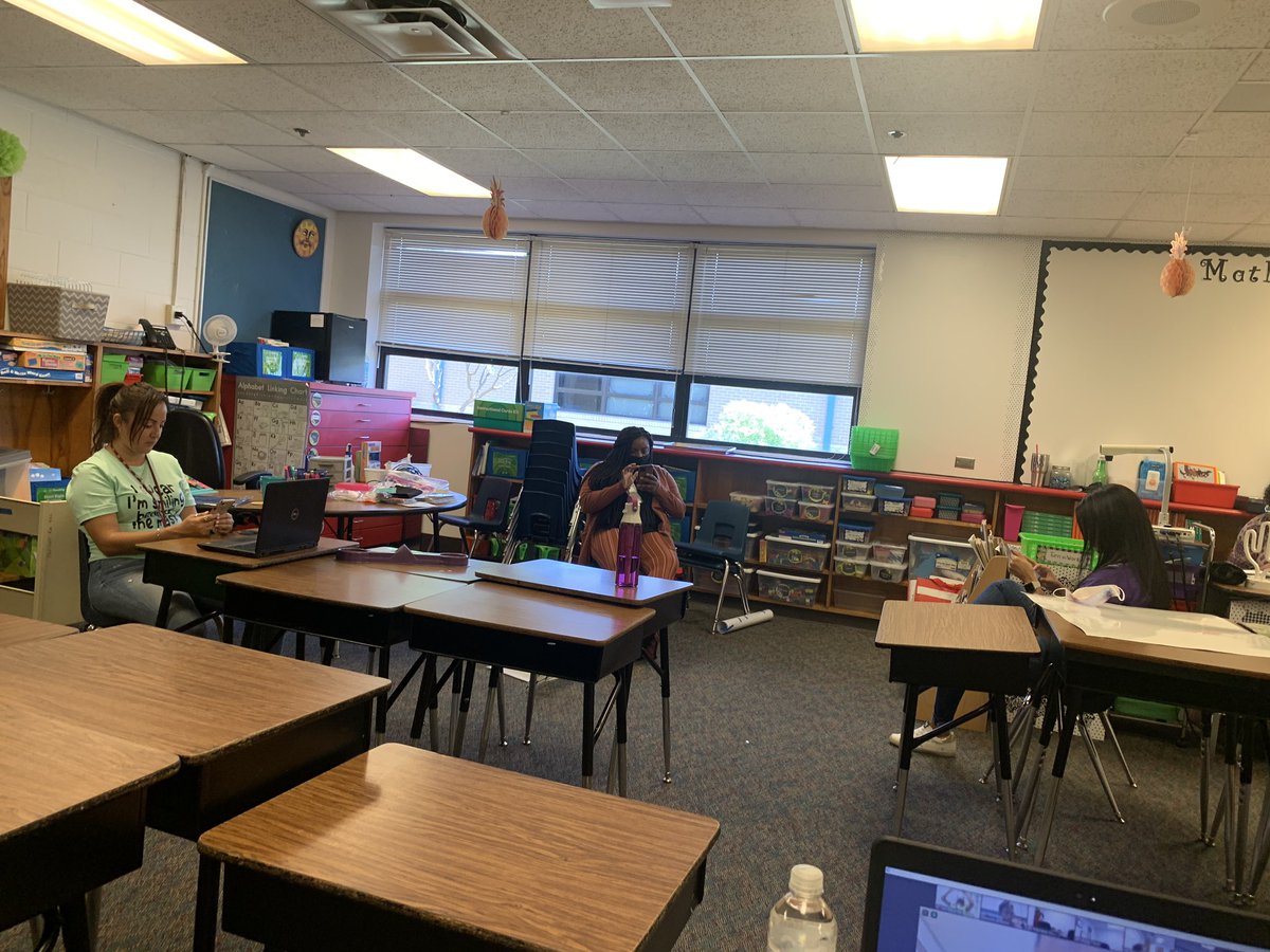 luzdelvillar's tweet photo. Enjoying my teammates! #fluentinsucess #asjgamechangers #jaguarnation #firstgradefancies @mgomez2k2 @ywilliams1120 https://t.co/ITUHXqYr7k