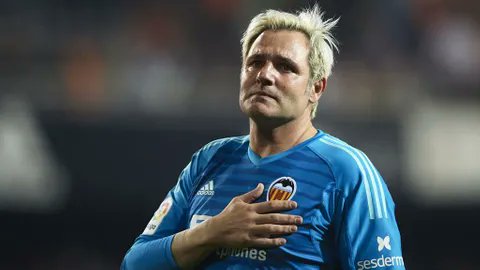 QuaresmaVFC's tweet photo. Sin menospreciar a ninguno de los firmantes, no puedo evitar emocionarme al leer estos nombres. 

GRACIAS por la valentía, por el respeto, por el amor a los colores y por dar la cara cuando hay mucho que perder. @espiritudel86 https://t.co/jh5bOEhrUL