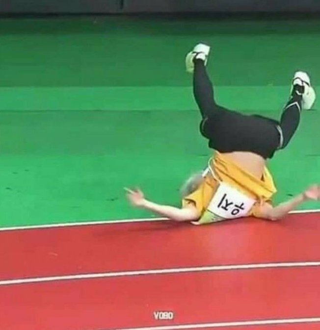 mingyumanila's tweet photo. HELLO IM JUST WATCHING HAIKYUU AND THIS SCENE ?????? IT REMINDS ME SO MUCH OF THIS JIHOON MEME JSHAKJSKDJSDD https://t.co/KgAhPXkgqv