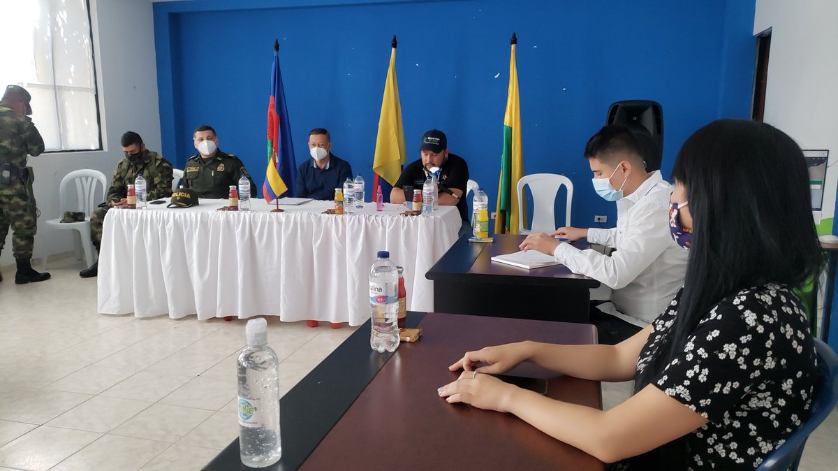 SLN2578's tweet photo. #AEstaHora inicia Consejo de Seguridad Departamental en el Municipio de #Leiva  ,presidido por el Secretario de Gobierno de Nariño,Francisco Cerón donde se evalúa la seguridad y orden público de la zona de cordillera https://t.co/IMjfZYt11w