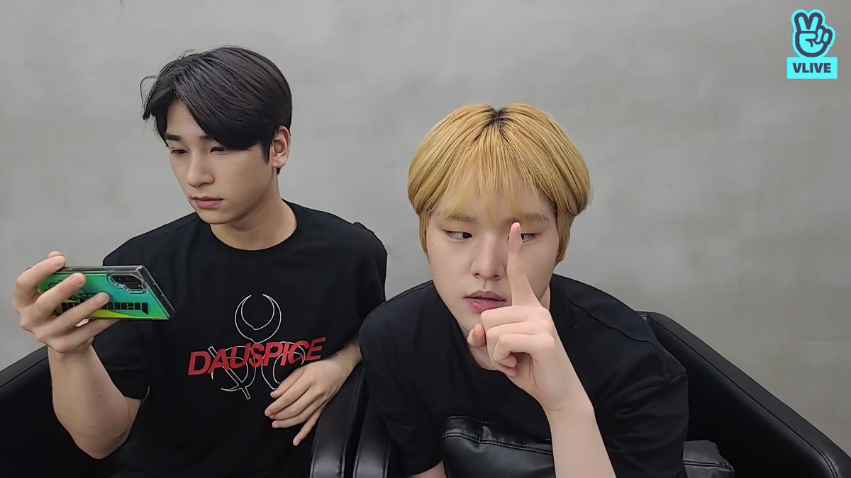 Dohyon is still busy demonstrating the eye game while Gyul seems to be unbothered