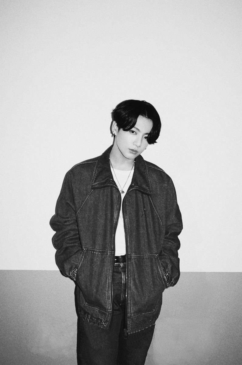 i_small_thumb's tweet photo. 전정국 미쳐따... https://t.co/fWx26wnun1