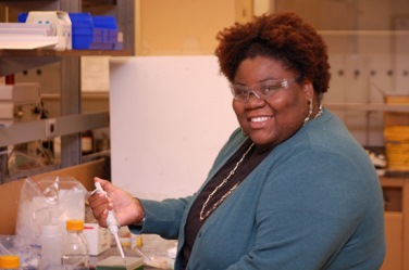 RSC_EiC's tweet photo. @RoySocChem #BlackInChem #BlackChemistsWeek #BlackInAnalytical

Chasity Love was the first person from her high school to get a PhD (she obtained hers from @LifeAtPurdue). Now, she's a senior analytical chemist at @Syngenta.

Discover more➡️https://t.co/C9r7wEdvq9 #175FacesOfChemistry https://t.co/8pJSJ76WkQ