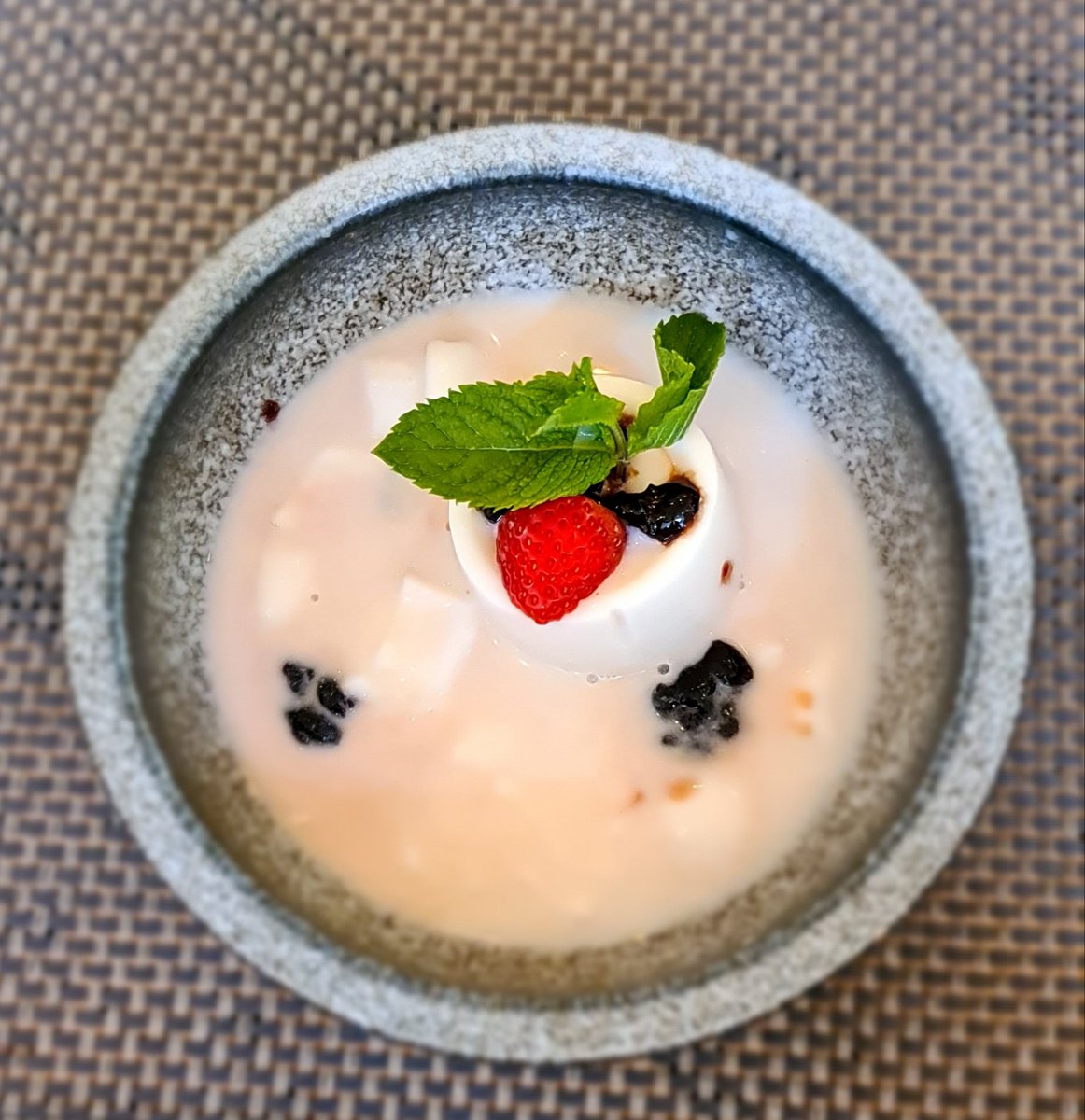 IamClaireDavis's tweet photo. @BorisJohnson always happy to help out thankyouuuu !! @GigglingSquid #EatOutToHelpOut #gigglingsquid #Bath #thaifood #coconutpudding #chickenstirfry https://t.co/rawKQQxDTL