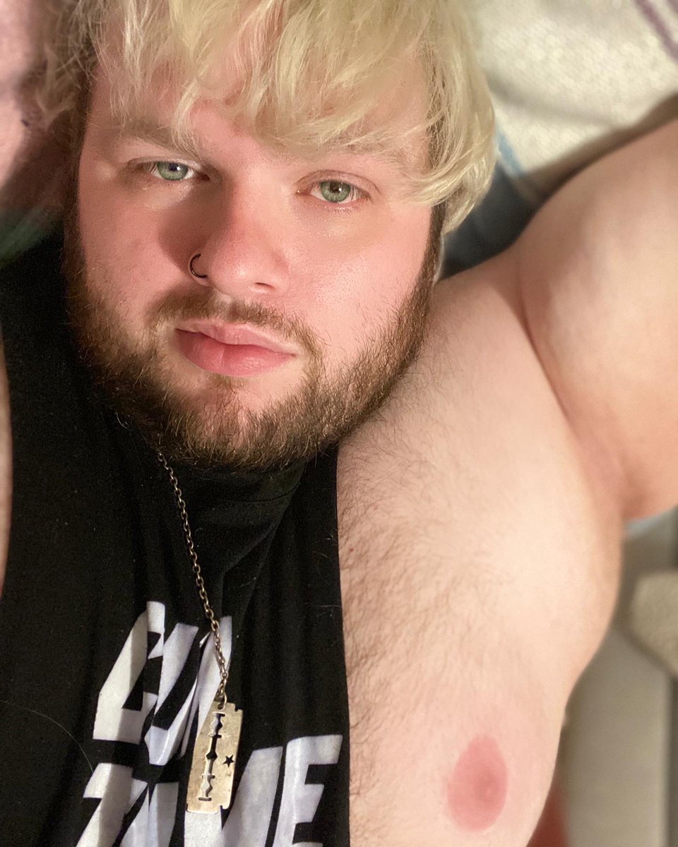PeeBeeNJae's tweet photo. Feeling myself. #tittyout #chubbybear #bear #beard https://t.co/Jn3RSYrj7v