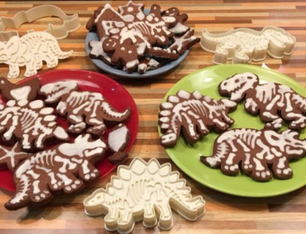Birthday celebration for the little dino lovers? Shape cookie dough into dinosaur cookies and give them a big surprise!! 🦖🦕🍪🥳
.
.
#cookiecutters #cookiecutter #bakingtools #baking #bakinglady #cookies #cookieart #cookier #cookies🍪 #dinosaurcookies #cookiestamps #dinolover