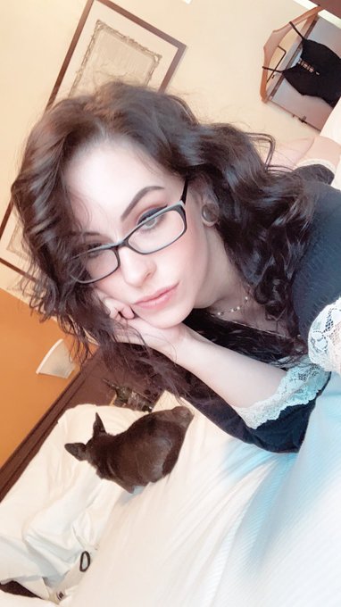 I should curl my hair more often https://t.co/9A4C2oUJzo