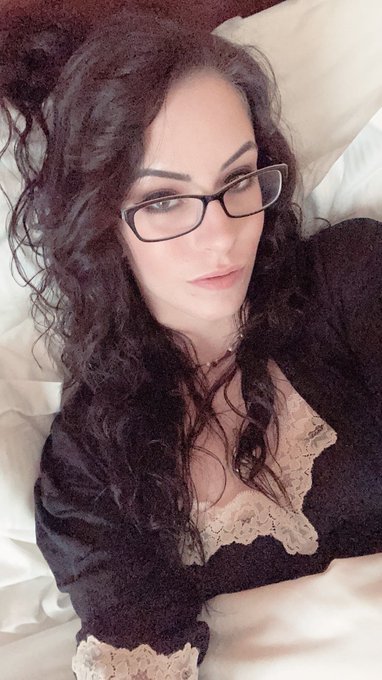 I should curl my hair more often https://t.co/9A4C2oUJzo