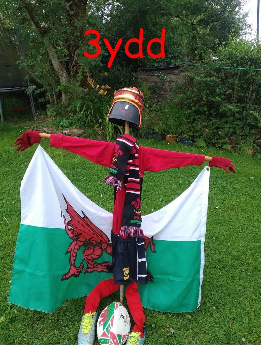ysgol_eglwyswrw's tweet photo. Llongyfarchiadau enfawr i Betsi Payne am ddod yn gyntaf ac i Sebastian Tree am ddod yn drydydd yng nghystadleuaeth Bwgan Brain Menter Iaith Sir Benfro.
Pob lwc i Bwgan Brain Betsi yn rownd cenedlaethol.
#menteriaithsirbenfro #bwganbrain
#menteriaith https://t.co/wndPRSr22t