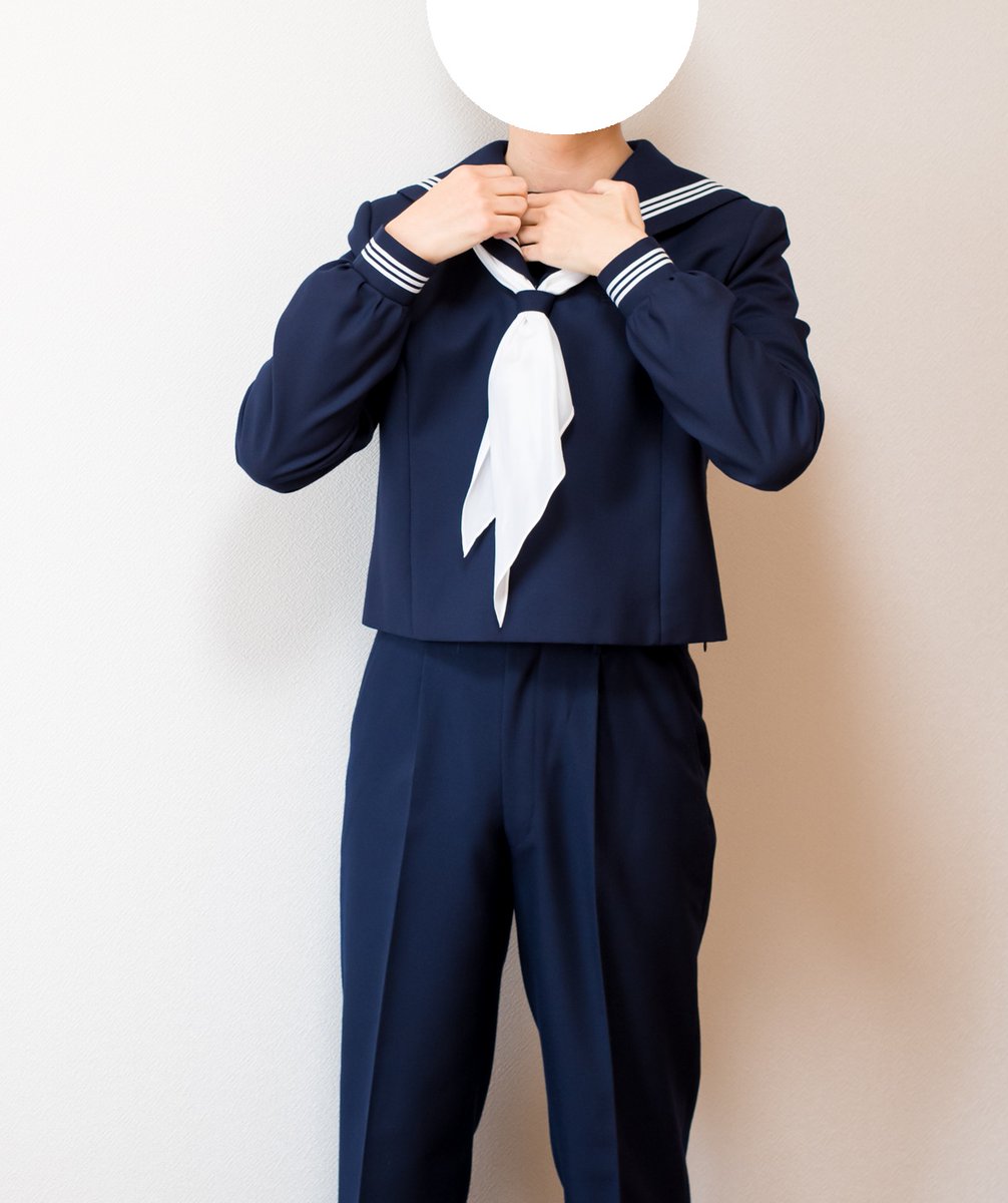 LussaPedersen's tweet photo. 【妄想】寝ている間に男子の制服がセーラー服の世界線に転生してしまい、

翌朝「何かおかしいぞ？」と思いながらも母に促されるままに制服に袖を通す男子生徒の図。 https://t.co/BzVTTKvmAp