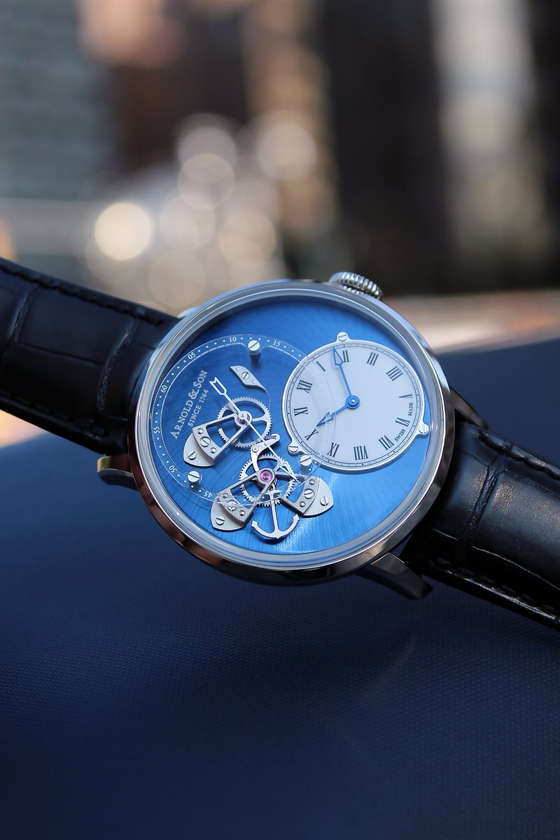 Few mechanical watches actually go “tick-tock”. And none do it quite like the DSTB does, with the first and only dial-side True Beat mechanism ever.