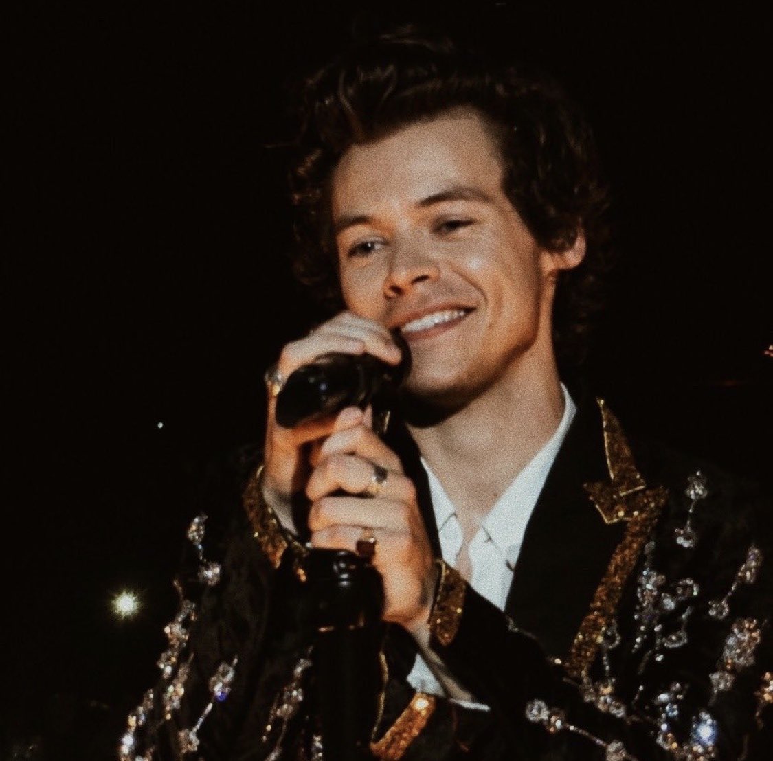 Chris Evans and Harry Styles smiling: a thread ♡