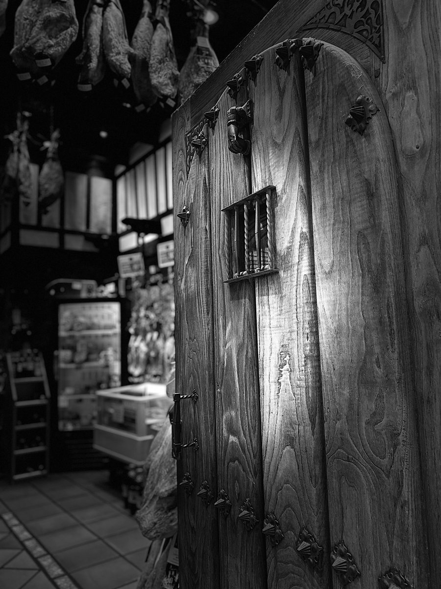 Más de 100 años nos avalan en el sector y eso se nota en el sabor de nuestros Jamones y embutidos curados de manera tradicional 😍
#hermanoshoyos #somosfabricantes #jamones #embutidos #embutidosartesanales #tradicion #sabor