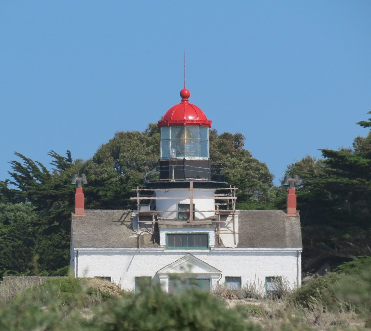 They painted the dome red! #pointpinoslighthouse #pacificgrovegolflinks