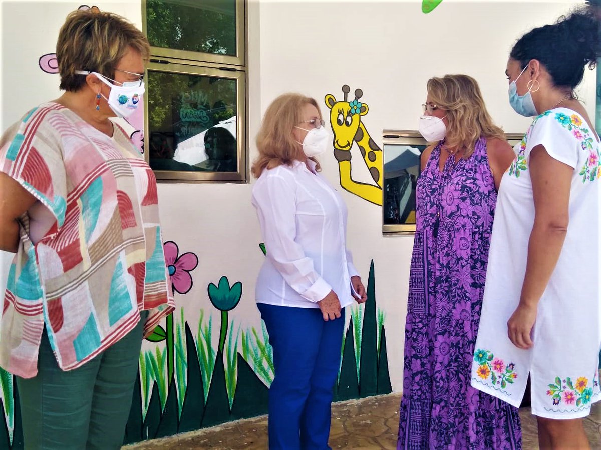 LauraBeristain's tweet photo. En la inauguración de esta primera #PuertaVioleta de #QRoo, saludamos a @M_OlgaSCordero, titular de @SEGOB_mx, impulsora de esta estrategia en contra de la violencia de género en #México. Hoy en #Solidaridad, esta iniciativa es una realidad. @GabyRJoaquinOf #PlayaDelCarmen #4T. https://t.co/yE0B6jQhvv