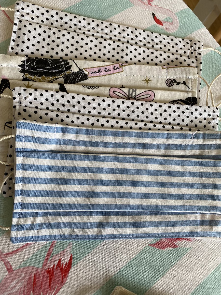 inuzukagirl_'s tweet photo. **Vente Masque Lavable re utilisable** 

Ma colocataire @changkyun_lady fabrique des Masques elle même

Prix : 4€ 
+ 1€ (pour envoie) 

Paiement par PayPal
Voici quelque photos ☺️ d’autre modèle de tissus disponibles 
Si jamais sa vous intéresse venez en me DM @akashigirl_ https://t.co/CUC1CbDjXN