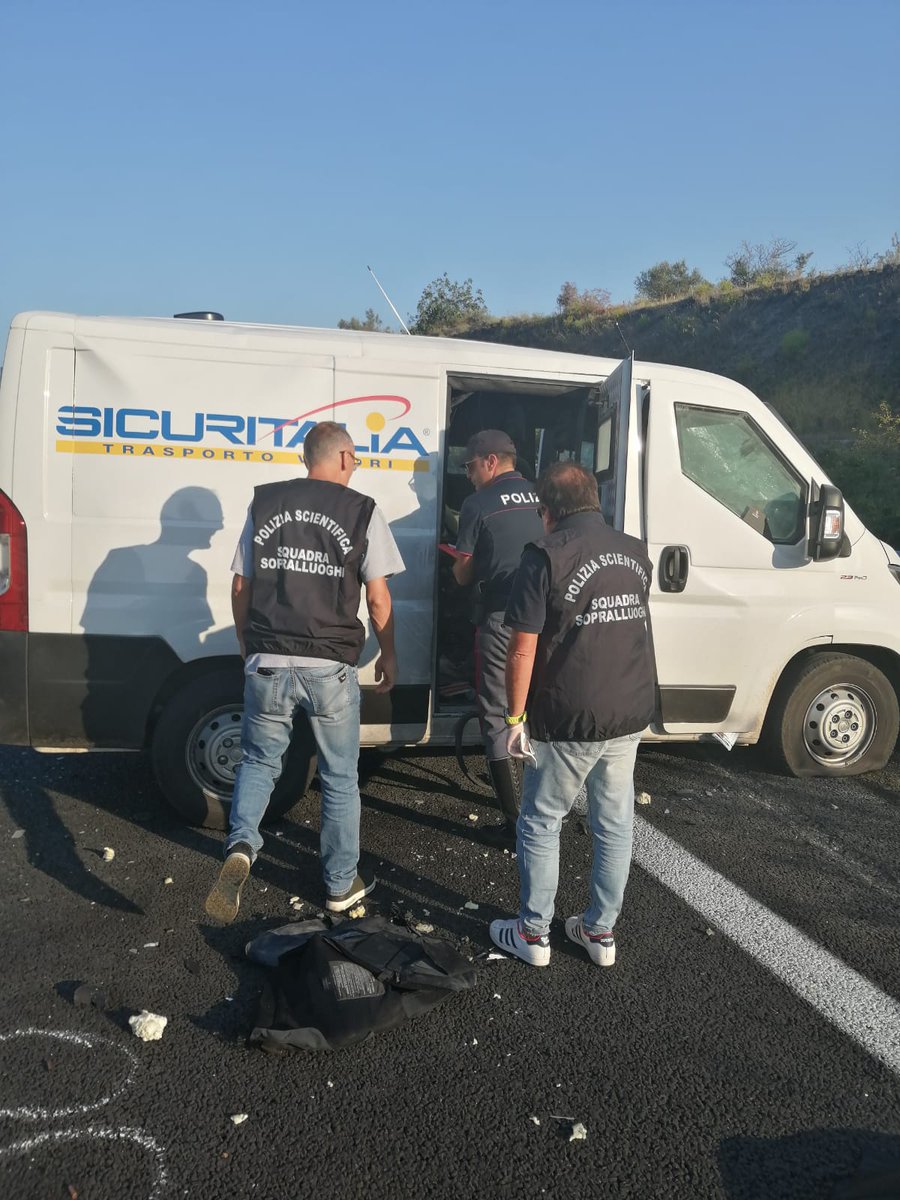 Sventato assalto a portavalori, banda pronta a colpire nel Foggiano.  Sequestro di barbe e baffi finti - l'Immediato, image size:900x1200